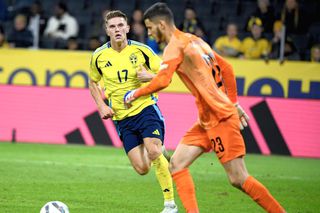 Dinamo vrea să-și betoneze poarta cu un titular de națională