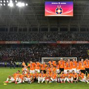 FCSB a primit trofeul Supercupei României, după 2-1 cu CFR Cluj. Foto: Cristi Preda & Andrei Furnigă (GSP.RO)