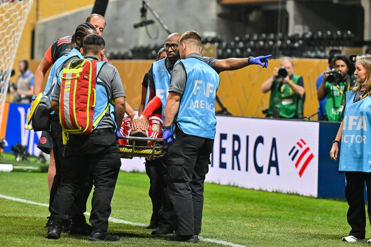 Jamal Musiala, nouă ore pe targă și sub sedative » Fotbalistul lui Bayern trece prin momente dureroase după accidentarea horror