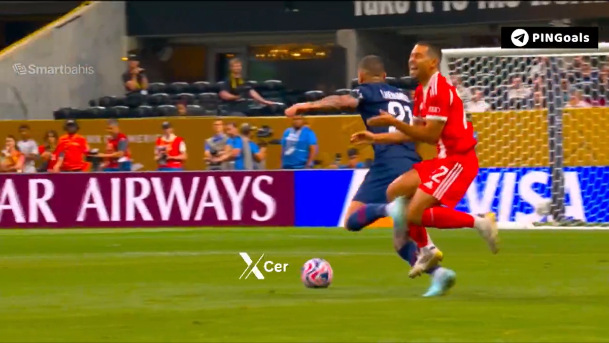 Gesturi halucinante în PSG - Bayern » L-a făcut KO chiar în fața arbitrului