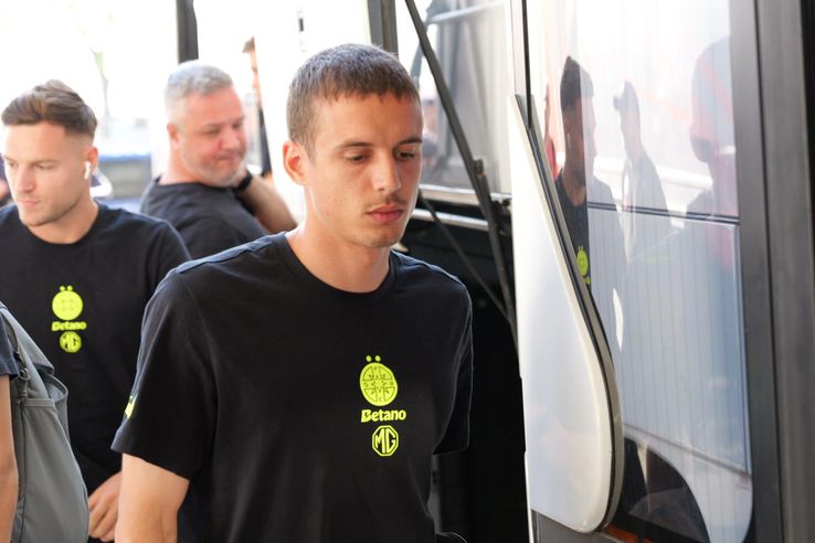 Sosire FCSB înainte de Supercupa României (1)
