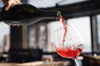 „Știi unde era sticla?!” » Cum introduceau jucătorii lui Dinamo alcool în cameră: „Când a văzut antrenorul, i-a dat o palmă!”