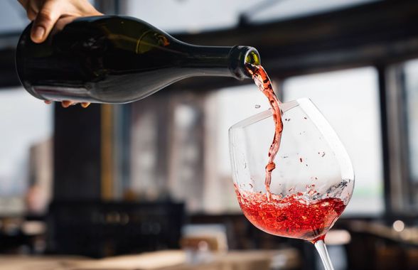 „Știi unde era sticla?!” » Cum introduceau jucătorii lui Dinamo alcool în cameră: „Când a văzut antrenorul, i-a dat o palmă!”