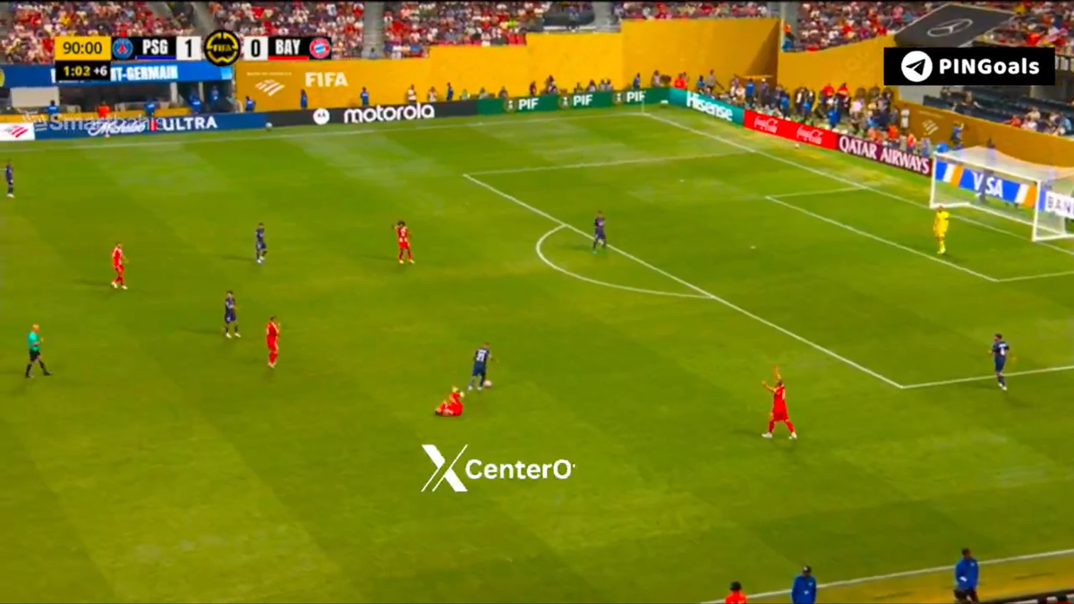 Gesturi halucinante în PSG - Bayern » L-a făcut KO chiar în fața arbitrului