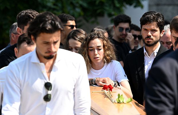 Imagini copleșitoare! Fotografia de care soția lui Diogo Jota nu s-a dezlipit la înmormântare