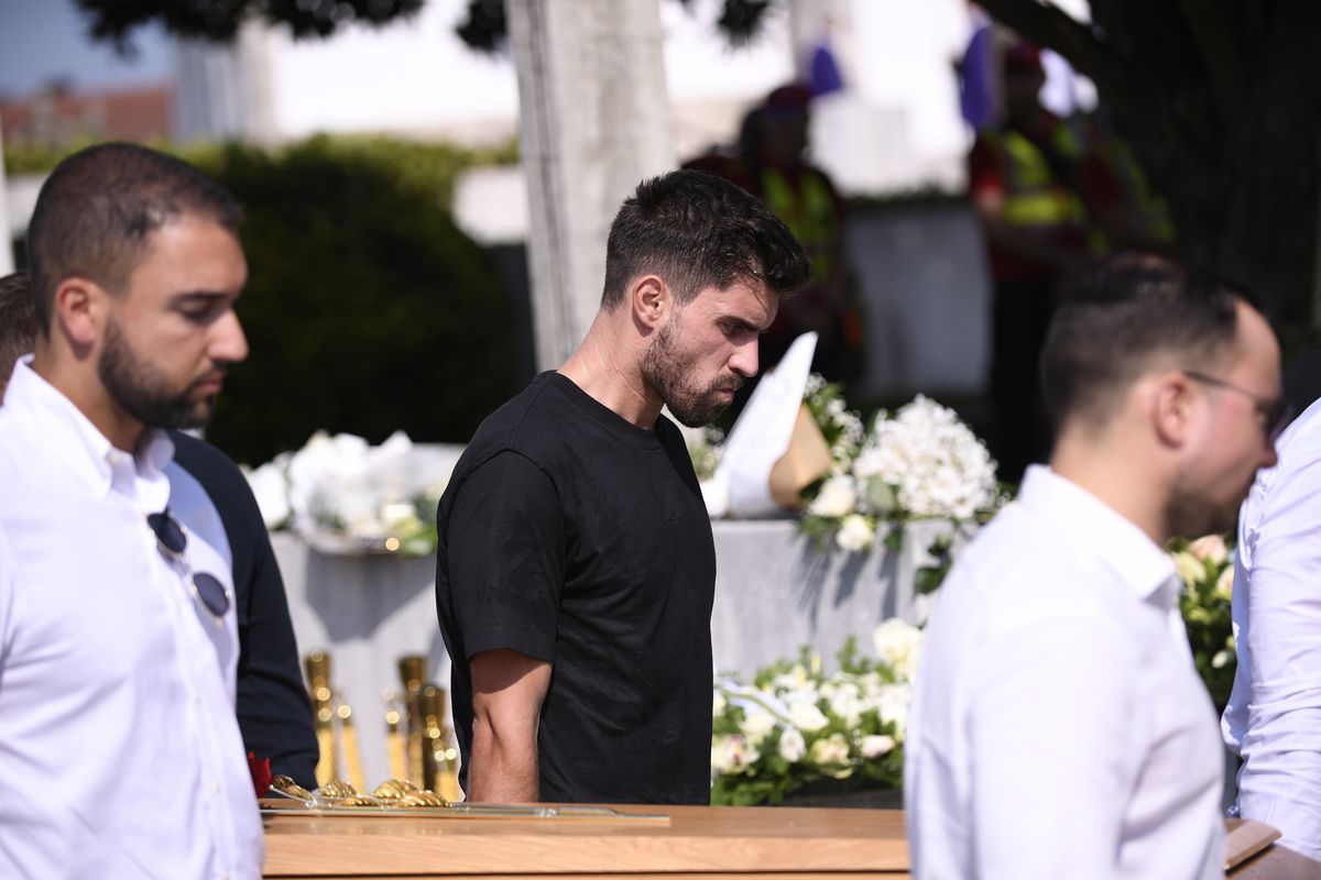 Fanii la mormântul lui Diogo Jota / foto: X