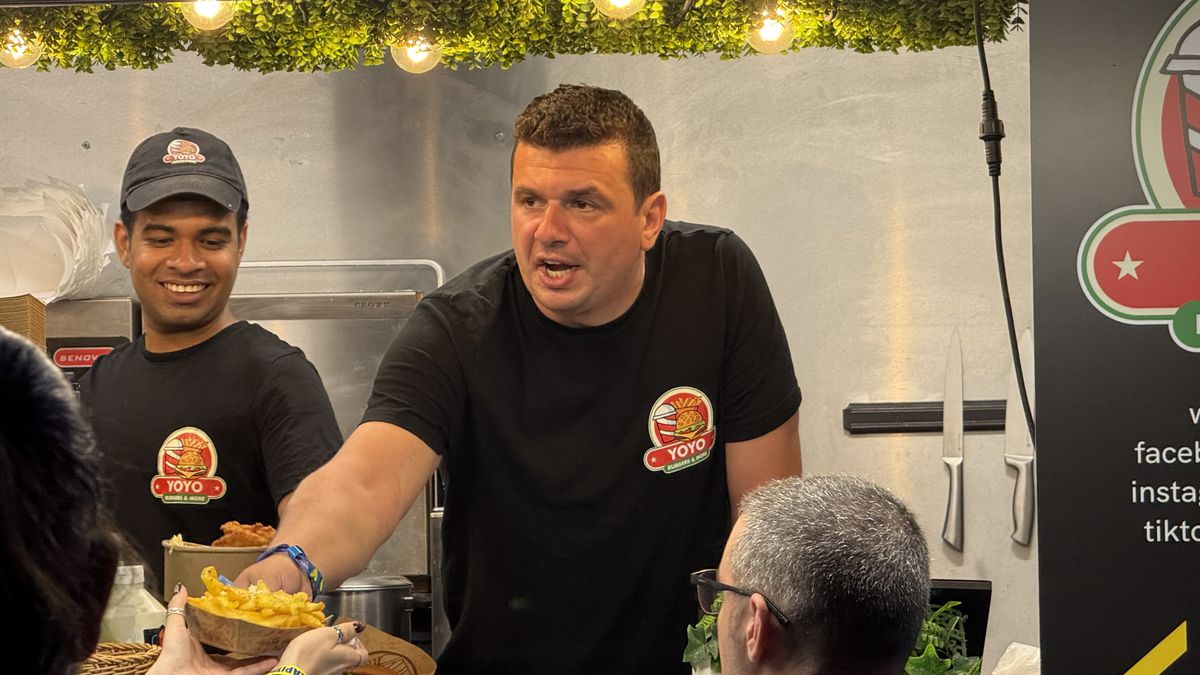 Campionul României a muncit în toneta cu mâncare, în prima zi de Neversea Kapital, pe Arena Națională