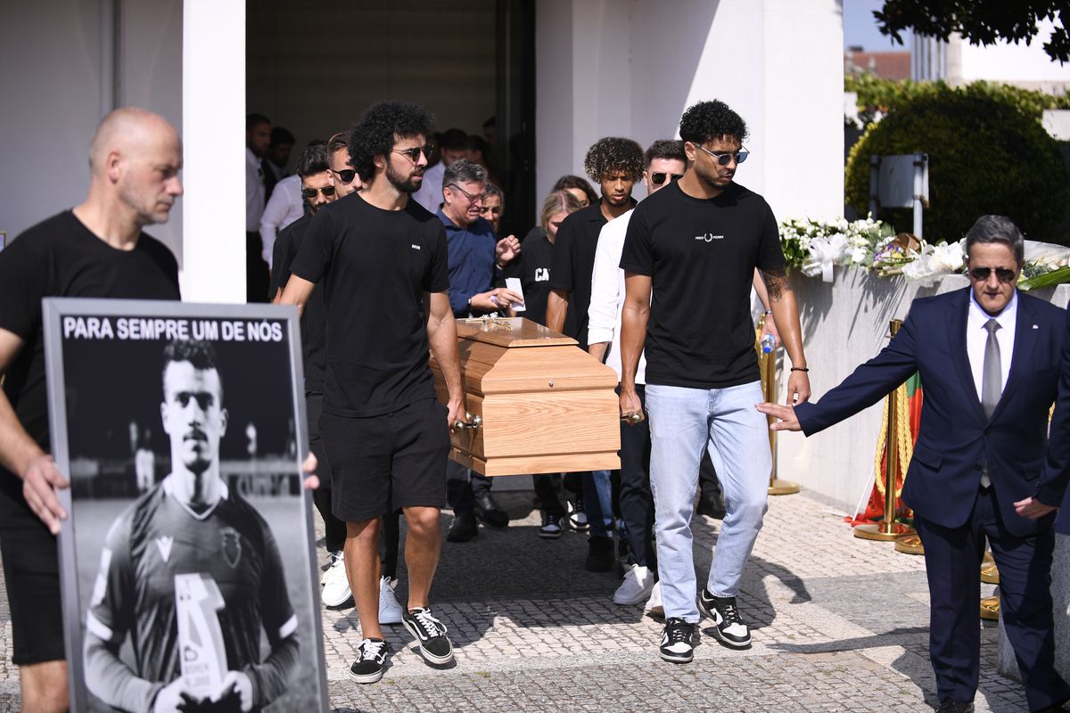 Fanii la mormântul lui Diogo Jota / foto: X