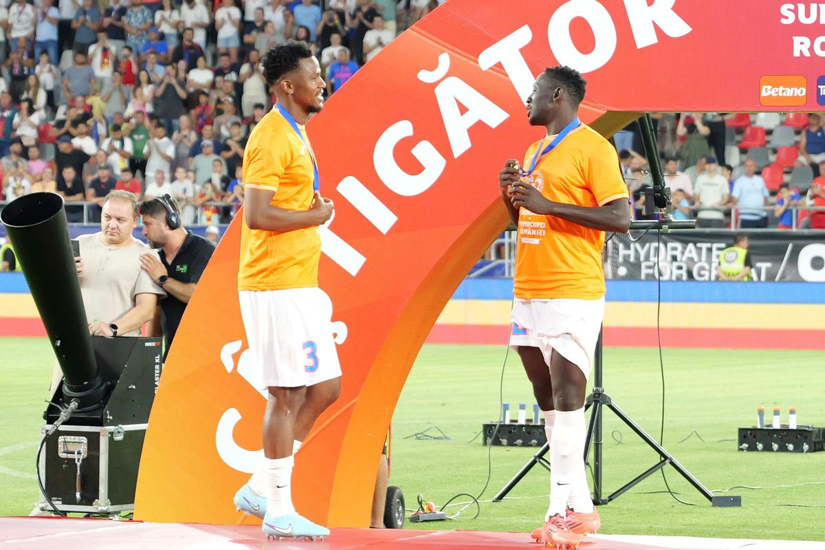 FCSB a primit trofeul Supercupei