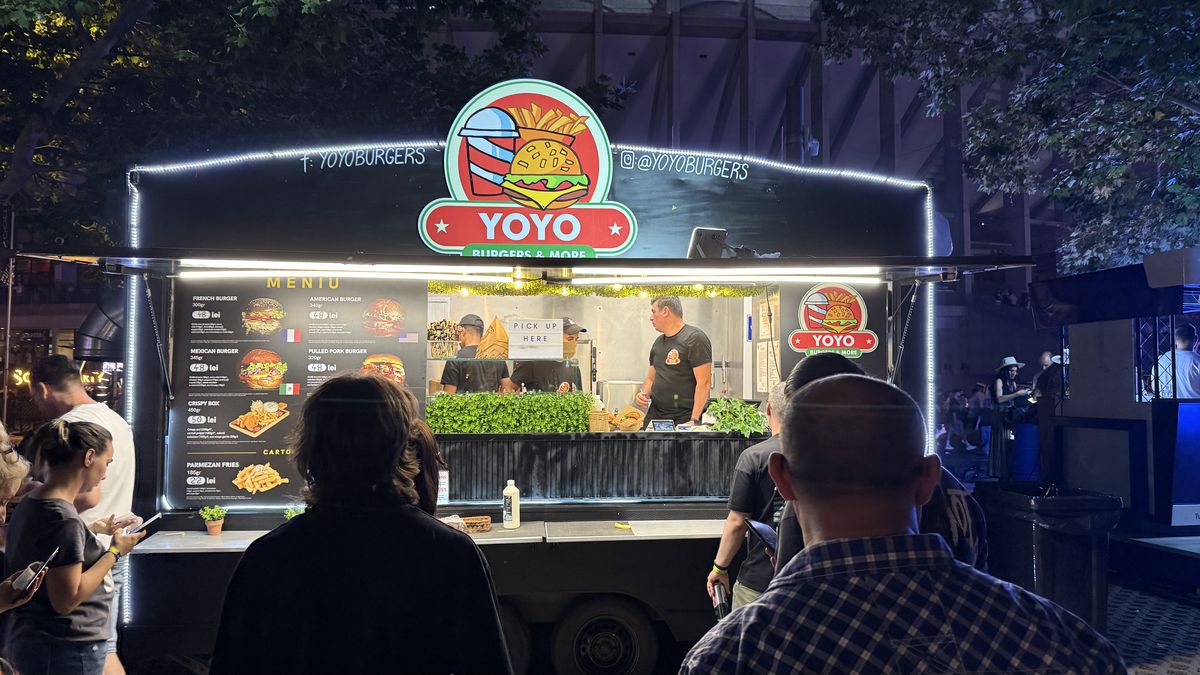 Campionul României a muncit în toneta cu mâncare, în prima zi de Neversea Kapital, pe Arena Națională