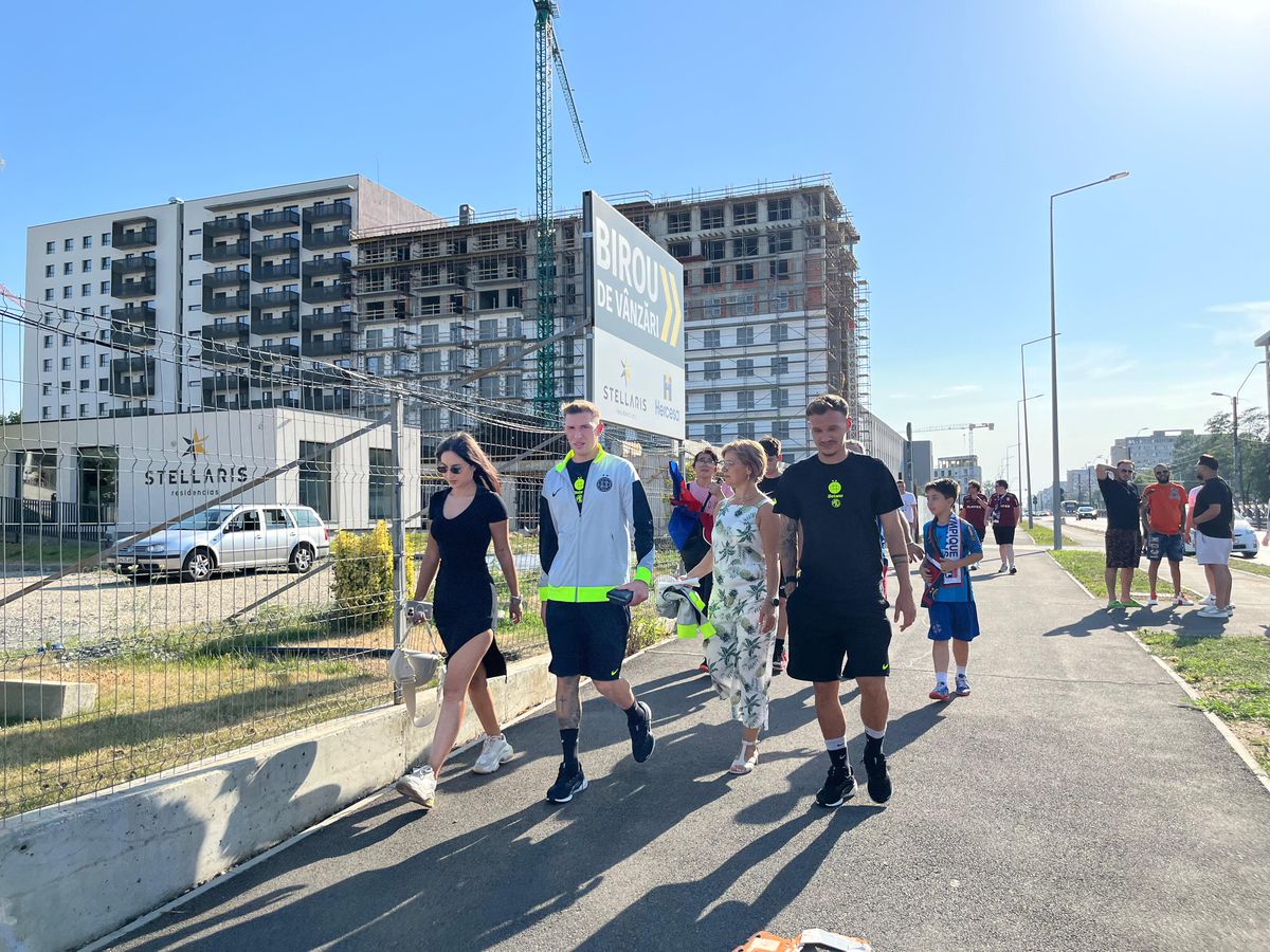 Andrei Gheorghiță a venit cu iubita la Supercupa dintre FCSB și CFR Cluj! Surprins printre fanii campioanei alături de alt fotbalist