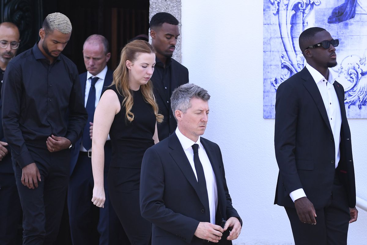 Fotbalistul de la Liverpool, criticat dur pentru absența de la funeraliile lui Diogo Jota » A preferat să meargă la o petrecere