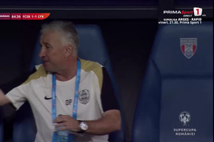 Dan Petrescu a răbufnit și a cerut să scoată echipa de pe teren în Supercupa dintre FCSB și CFR Cluj