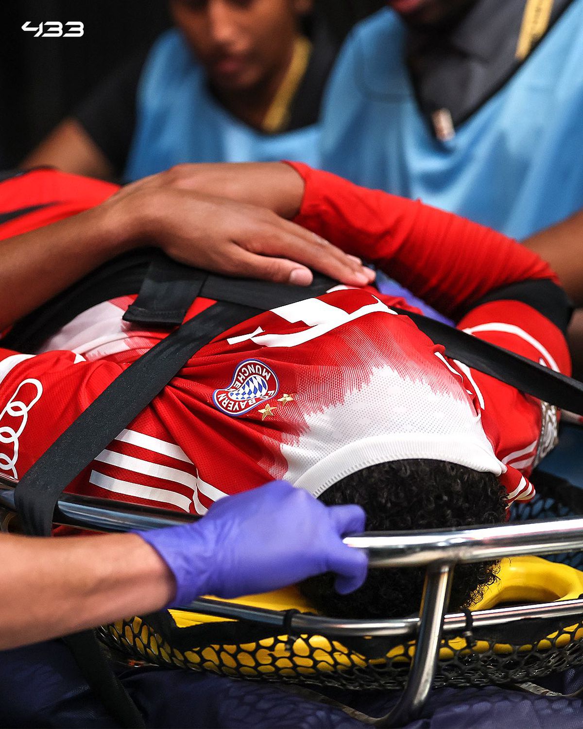 Jamal Musiala, nouă ore pe targă și sub sedative » Fotbalistul lui Bayern trece prin momente dureroase după accidentarea horror