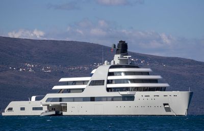 „Sunt pe yacht cu președintele Gazprom, ți-am făcut 10.000 salariul!” » Ziua în care legenda sportului românesc a făcut afaceri cu Rusia: „Casă, masă, mașină, ești mulțumit?”