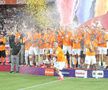 FCSB a primit trofeul Supercupei României, după 2-1 cu CFR Cluj. Foto: Cristi Preda & Andrei Furnigă (GSP.RO)
