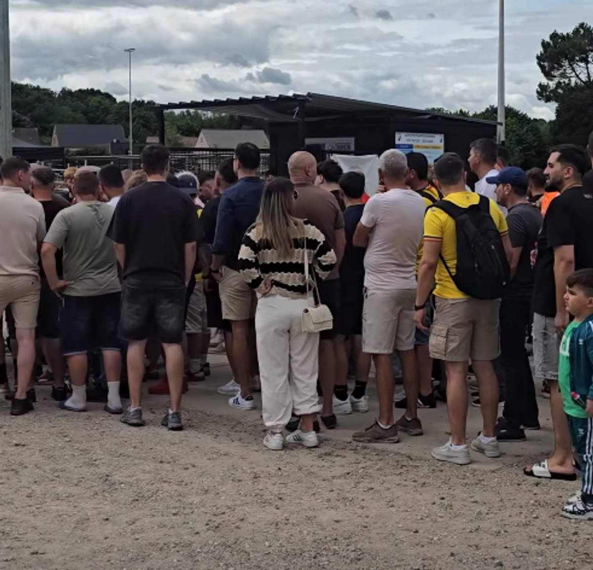 Imagini tari: fanii celor de la FCSB au dat năvală la amicalul din Belgia » „București, Steaua București!” + Moment special pentru Darius Olaru