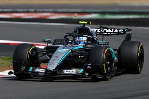 Marele Premiu din Marea Britanie » La jumătatea cursei, Charles Leclerc intră la boxe, Kimi Antonelli e noul lider