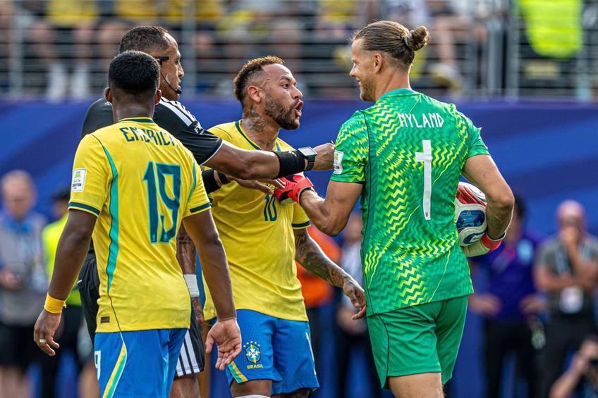 Ce și-au spus Neymar și Nyland la faza penalty-ului // foto: Imago
