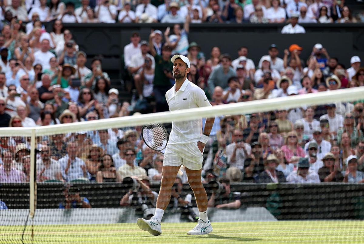 Novak Djokovic s-a calificat în sferturi la Wimbledon și i-a mai luat un record lui Roger Federer