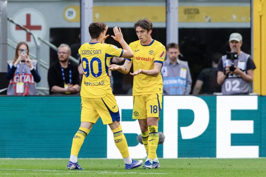Ioan Vermeșan a jucat o repriză întreagă la Verona în meciul cu Milan (0-1) acum două luni și jumătate / foto: Imago Images Atacantul român a refuzat-o pe CFR Cluj » Atalanta e pe urmele lui!