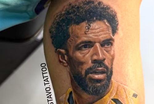 Un brazilian și-a tatuat pe braț chipul lui Vozinha