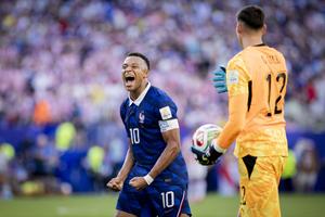 Scandal după Franța - Paraguay! Portarul advers l-a lovit cu mingea pe Mbappe: „M-a scos din sărite”