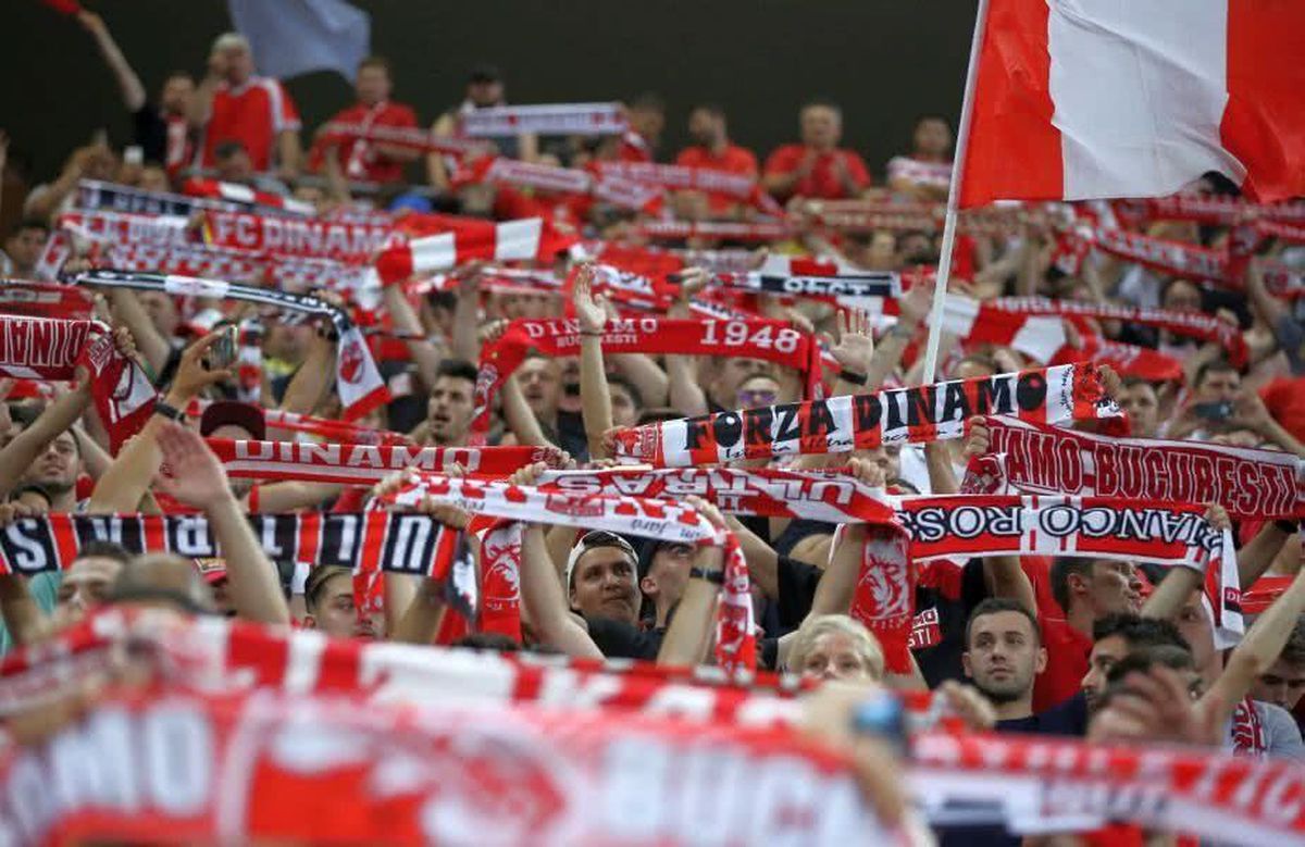 VIDEO Fanii lui Dinamo au așteptat jucătorii la stadion: atmosferă impresionantă înaintea meciului cu Viitorul