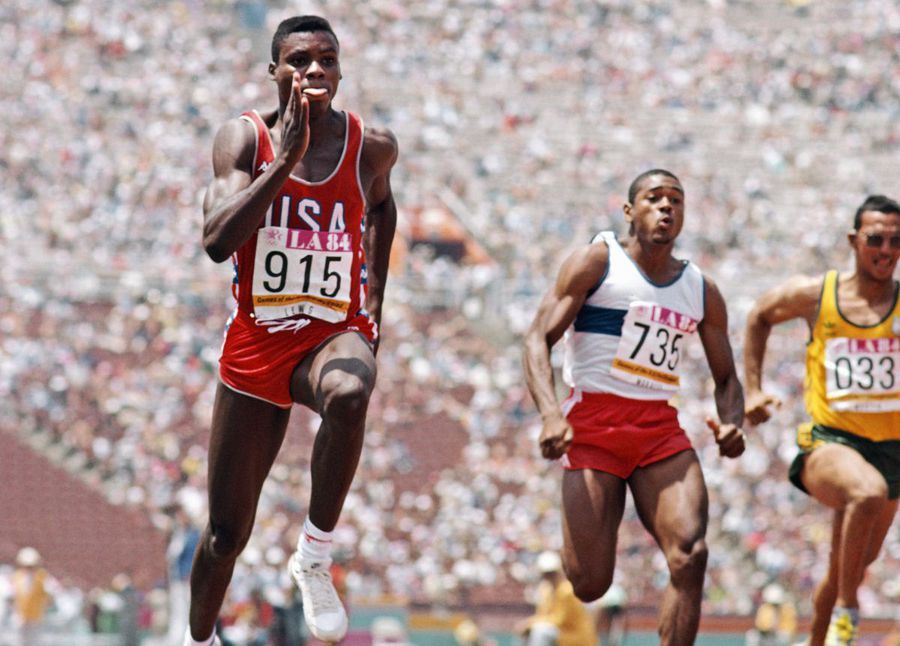 Carl Lewis a fost extrem de critic la adresa celor patru atleți americani și a celor care îi pregătesc, foto: Guliver/gettyimages Surpriză colosală în proba de ștafetă 4x100m: echipa SUA s-a făcut de râs! » Marele Carl Lewis nu iartă: „O rușine incredibilă!”