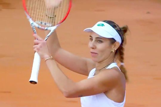 Mihaela Buzărnescu (170 WTA) a învins-o pe Lara Arruabarrena-Vecino (198 WTA), scor 6-3, 7-5, și s-a calificat în sferturile de finală de la Winners Open, turneu WTA organizat la Cluj.