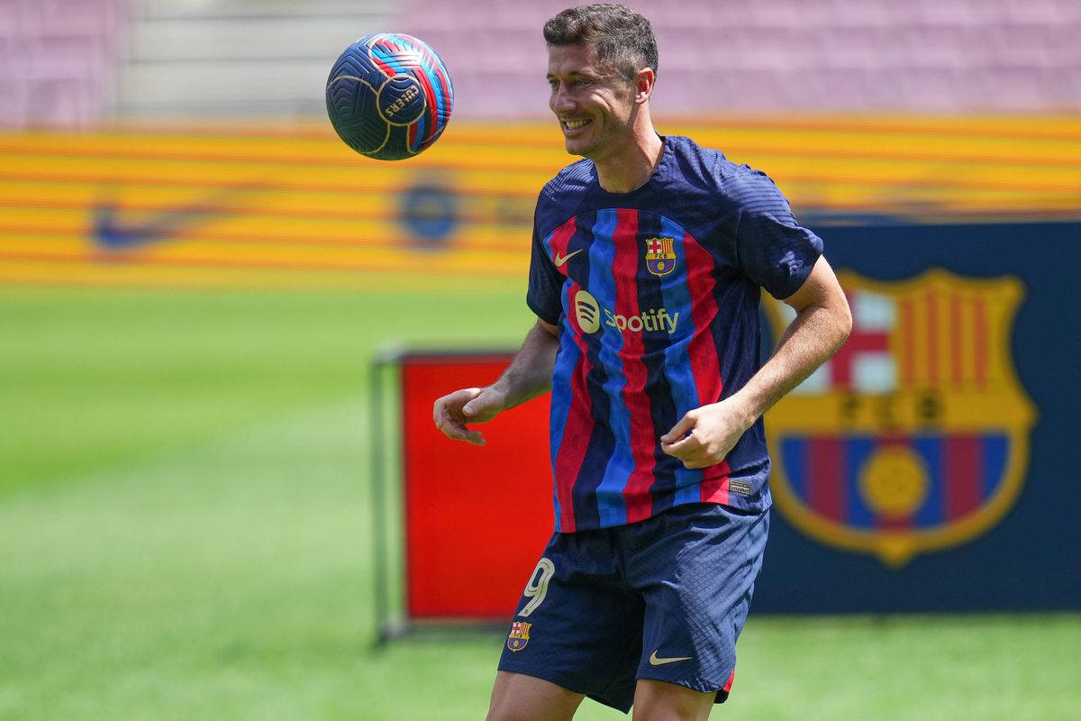 Prezentare Robert Lewandowski pe Camp Nou