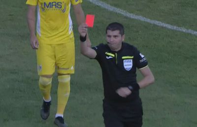 Greșeală majoră de arbitraj și cu VAR în U Cluj - Petrolul » Ion Crăciunescu: „Priviți ce e acolo!”