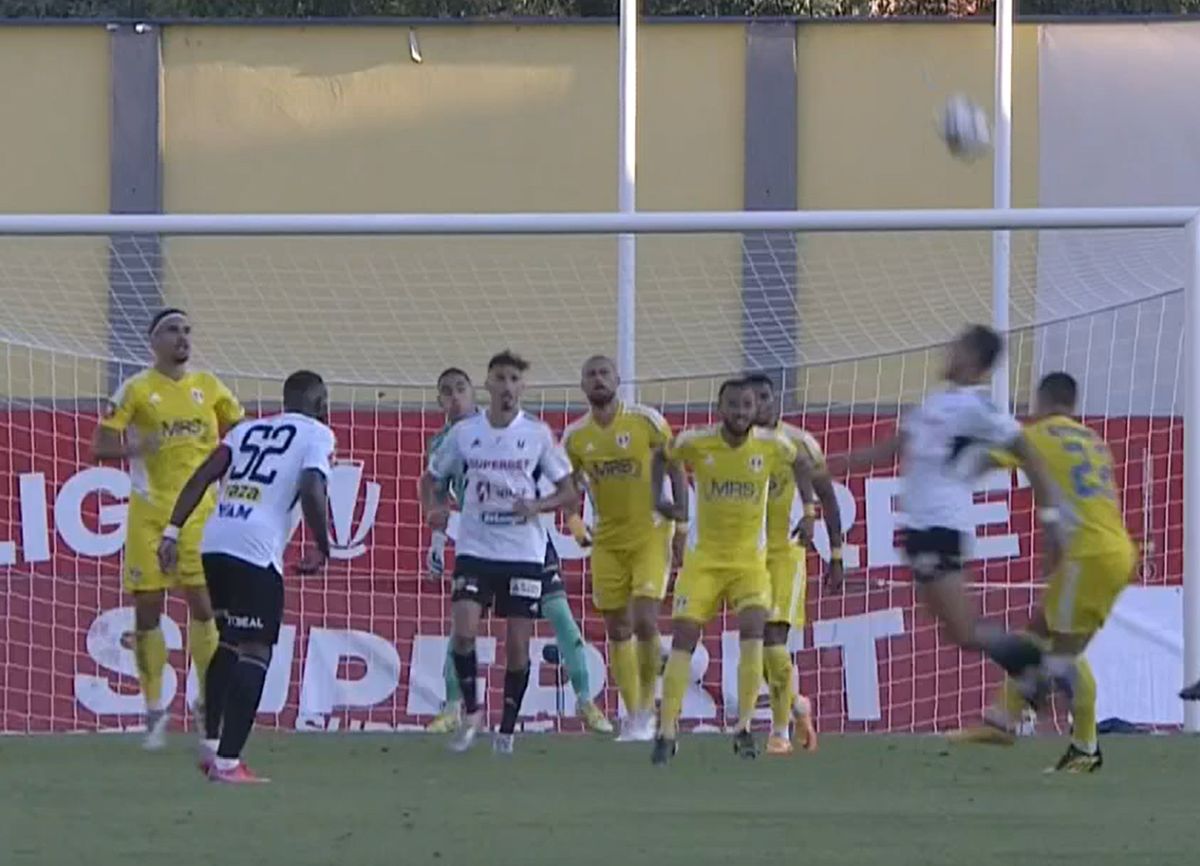 Scandal la pauza meciului Universitatea Cluj - Petrolul / FOTO: Capturi @Orange Sport