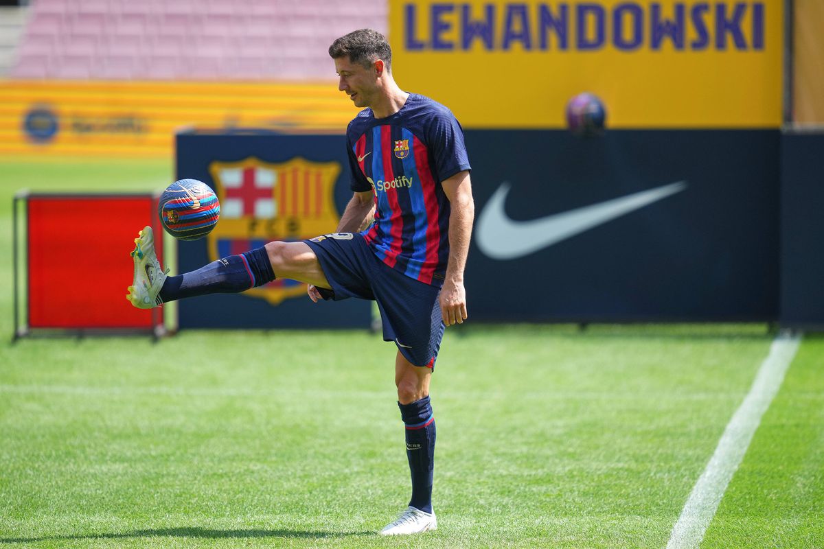 Prezentare Robert Lewandowski pe Camp Nou