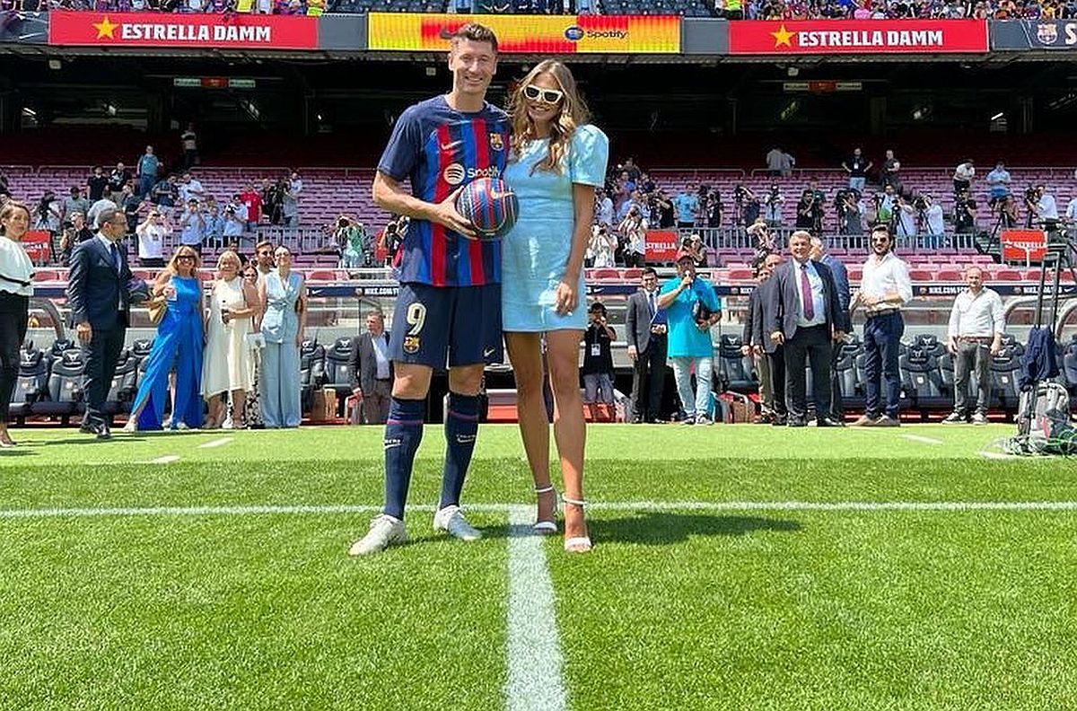 A apărut într-o rochie mini la prezentarea lui Lewandowski și a atras toate privirile