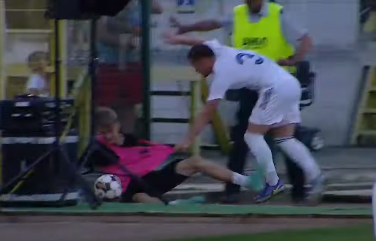 Copil de mingi accidentat la FC Botoșani - FCU Craiova / FOTO: Capturi TV @Orange Sport 1