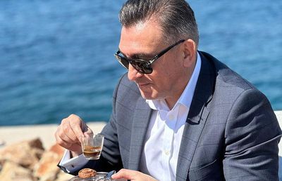 Dezvăluiri din vestiar cu Ilie Dumitrescu antrenor la Galați: „Caterincă mare-mare! Stătea în costum la 40 de grade. Zicea: «Vezi, mă, fraierul ăsta nu minte»”