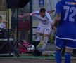Moment periculos la Botoșani » Un copil de mingi, doborât peste o bordură în timpul meciului