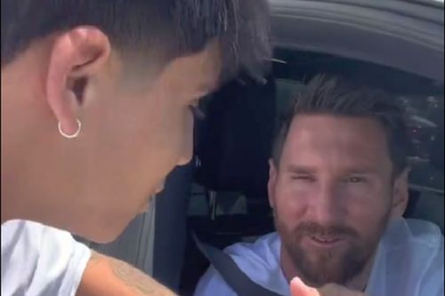 Lionel Messi (36 de ani), extrema dreapta a formației americane Inter Miami, i-a îndeplinit dorința unui fan care îl aștepta pe acesta la un semafor.