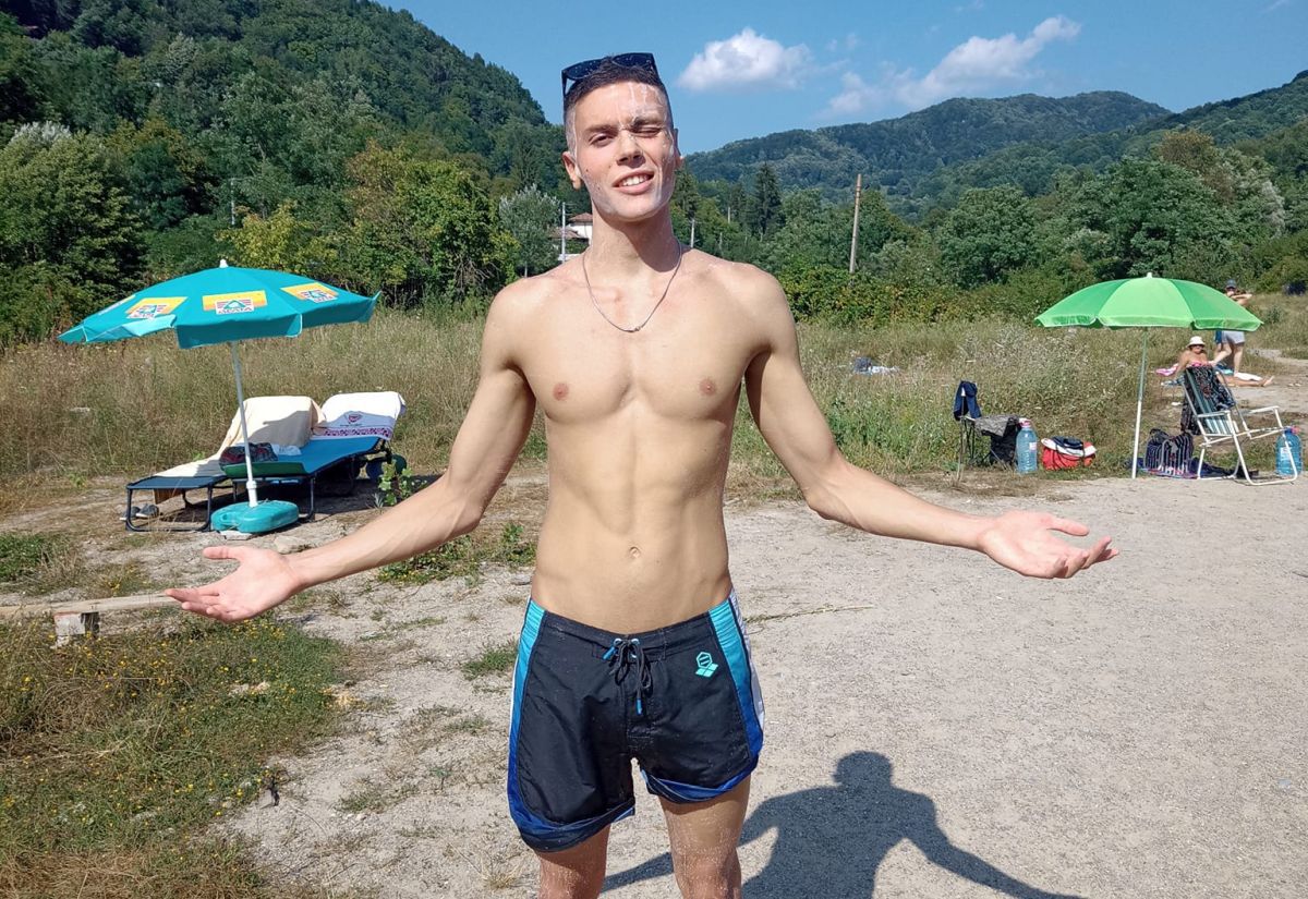 David Popovici i s-a destăinuit lui Micutzu: „Un membru al familiei se confruntă cu dependența de droguri și jocuri de noroc” + Drumul de la copilul agresat de antrenoare la campionul olimpic