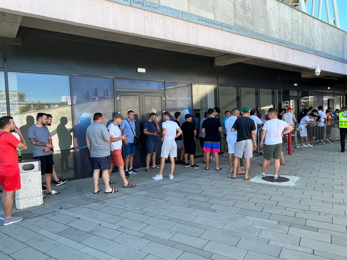 Coadă în Ghencea înaintea deschiderii caselor de bilete pentru FCSB - CFR Cluj