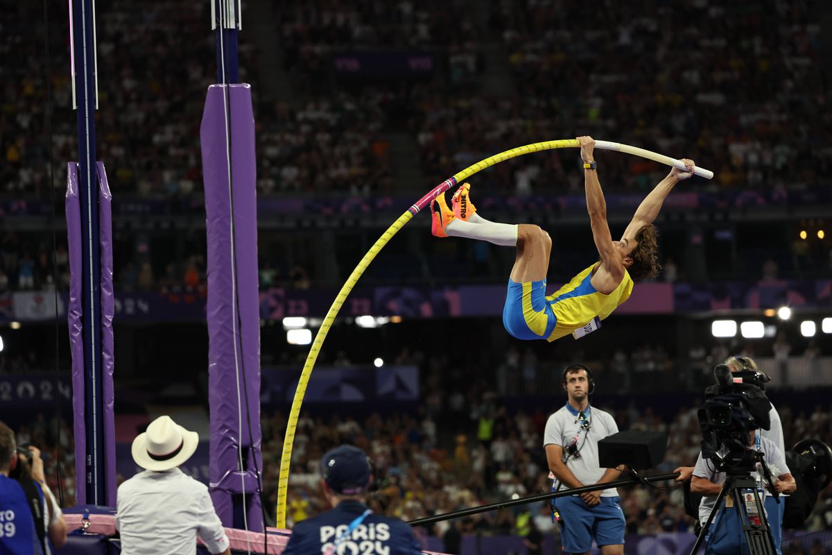 Armand Duplantis, săritura PERFECTĂ și record mondial la săritura cu prăjina, 6,25 metri! Totul sub ochii a peste 80.000 de oameni