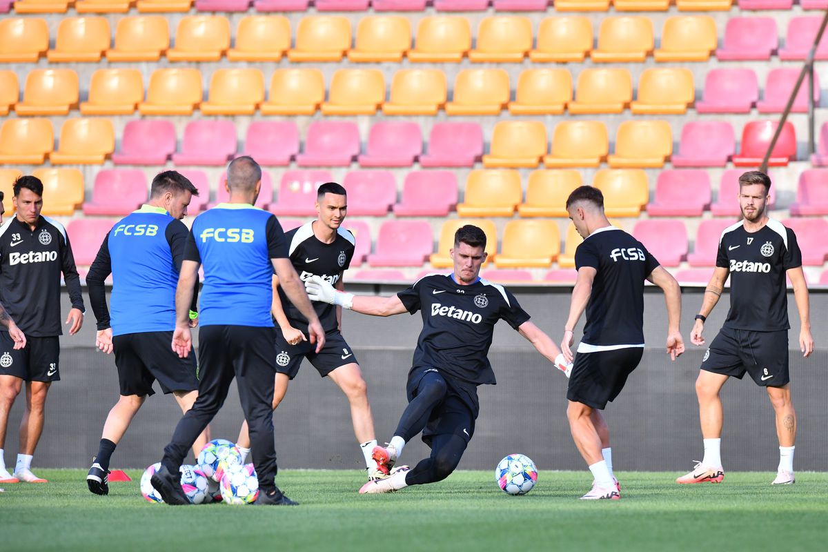 Antrenament FCSB înainte de turul cu Sparta Praga