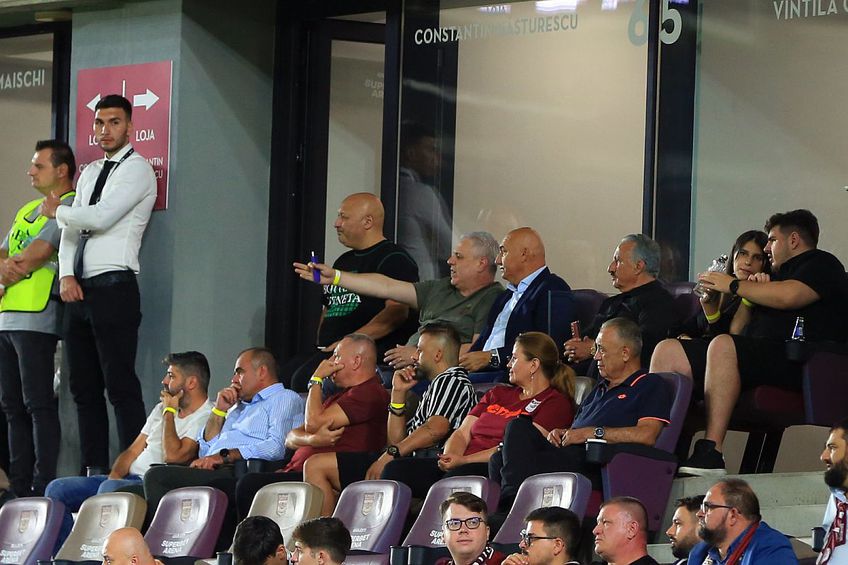 Marius Șumudică, în tribunele Stadionului Giulești. Foto: Ionuț Iordache (GSP)