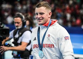 Inspirat de propria poveste, un campion olimpic britanic vrea să-i ajute pe tinerii care fac sport și sunt la limita sărăciei » S-a întâlnit cu David Popovici la București