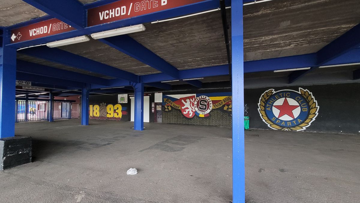 FCSB la stadion Letna, la Praga