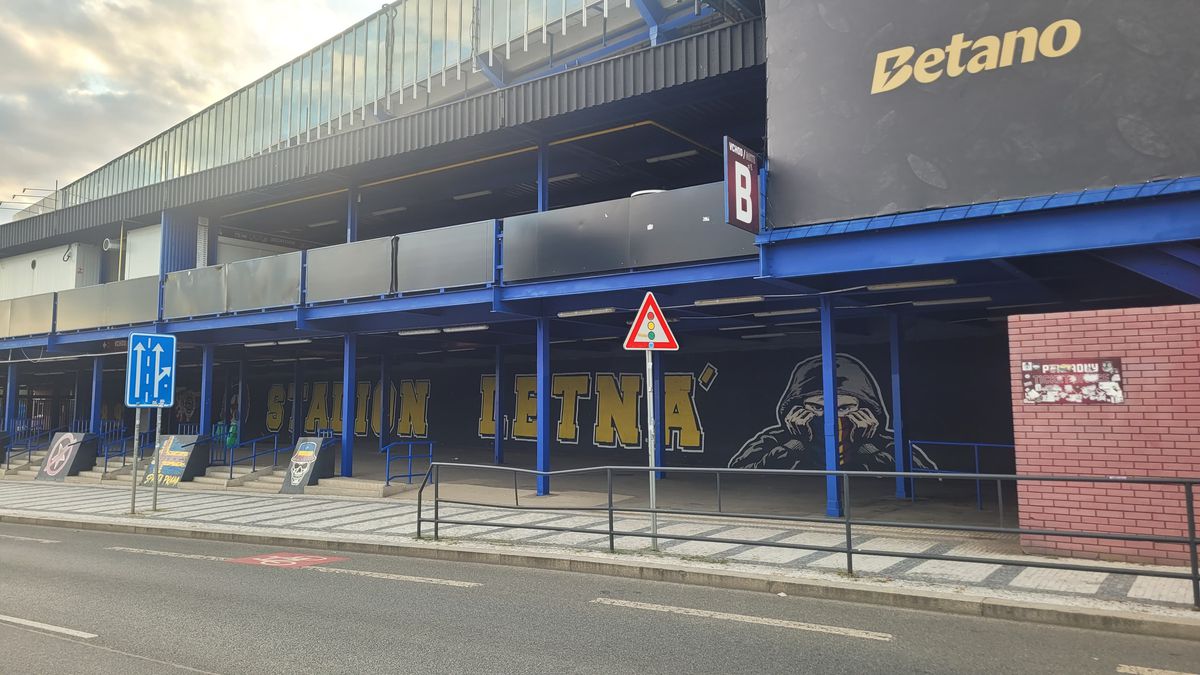 FCSB la stadion Letna, la Praga