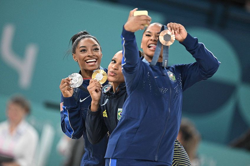 În dauna celor două sportive din România, Ana Maria Bărbosu și Sabrina Voinea Maneca, Jordan Chiles a câștigat prima medalie olimpică individuală, bronzul la proba de sol. Foto: Imago