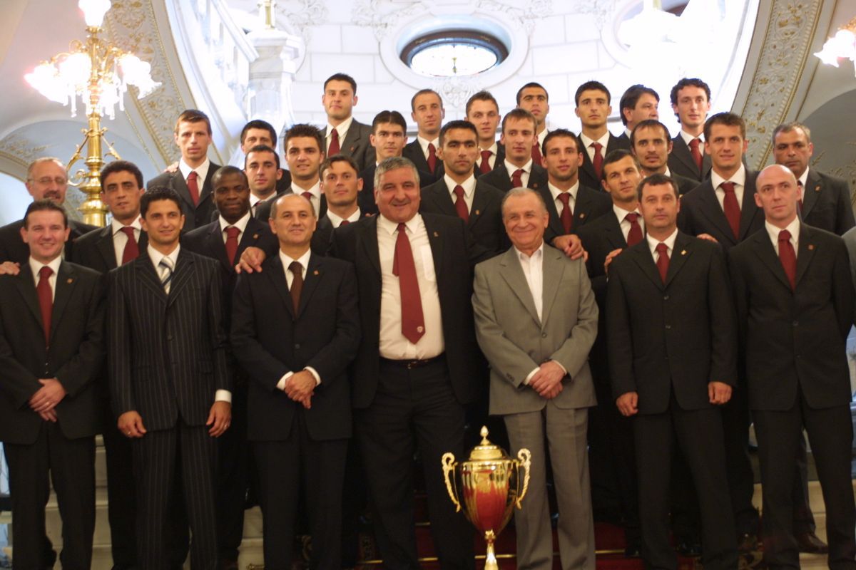 Rapidistul Ion Iliescu, alături de George Copos - imagini din arhiva de aur a Gazetei + alte ipostaze cu primul președinte de după căderea regimului comunist