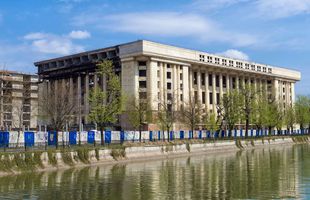 Ce destinație ar putea să aibă mastodontul eșuat din inima Bucureștiului » Plan aiuritor: „Peste 50.000 de locuri”